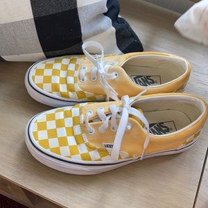 Vans size 6 women’s, men 4.5